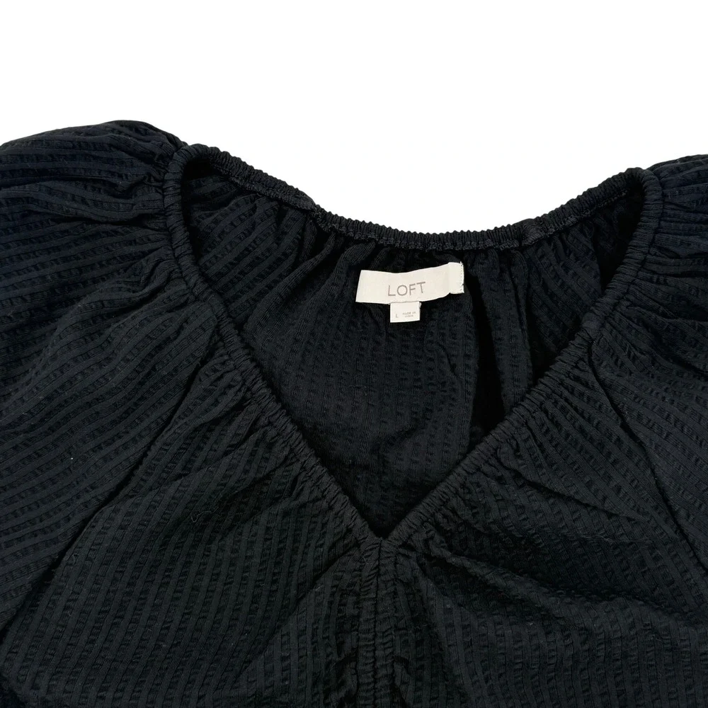 LOFT‎ Seersucker Cinched Bubble Sleeve Black Textured V Neck Top Size Large